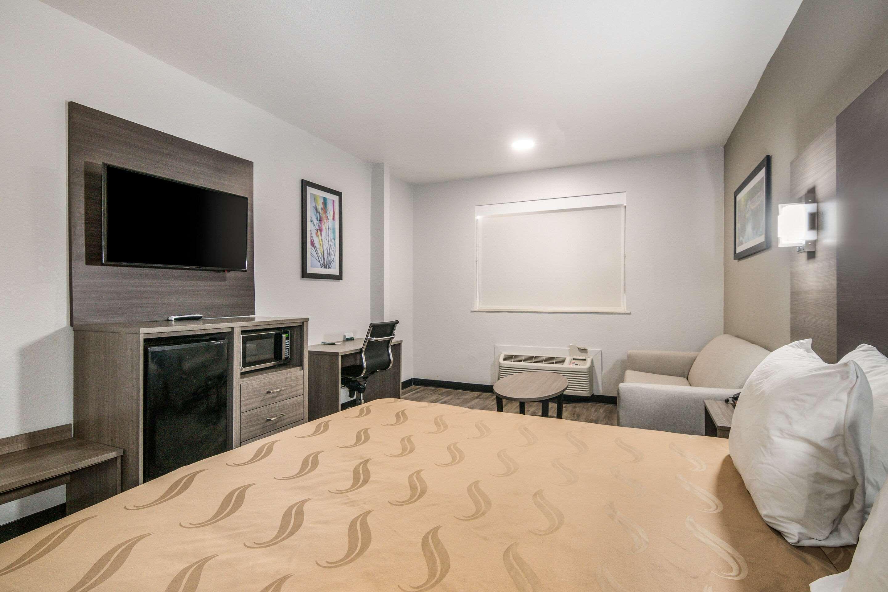 Quality Inn & Suites Fort Worth Exterior photo