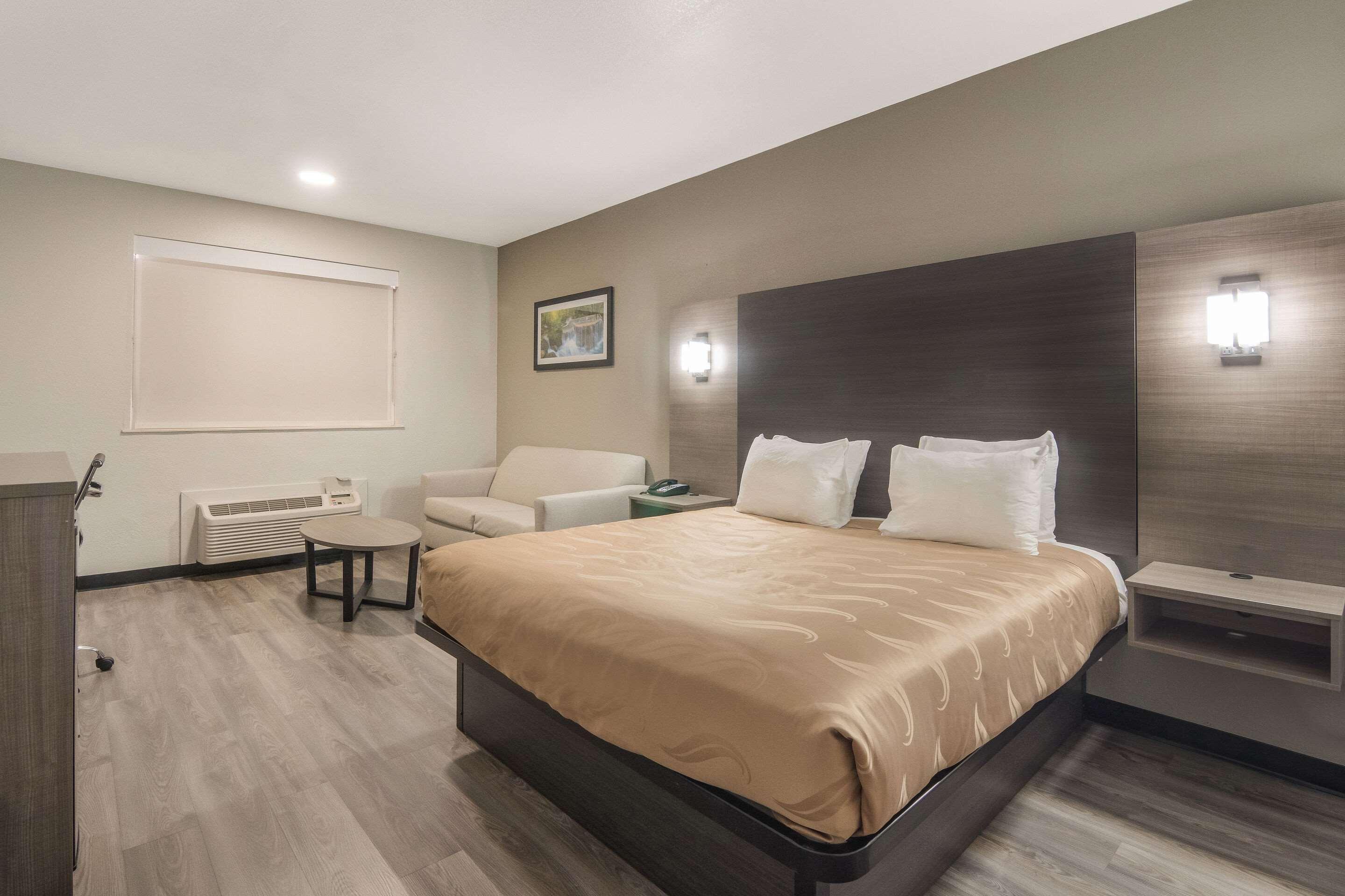Quality Inn & Suites Fort Worth Exterior photo