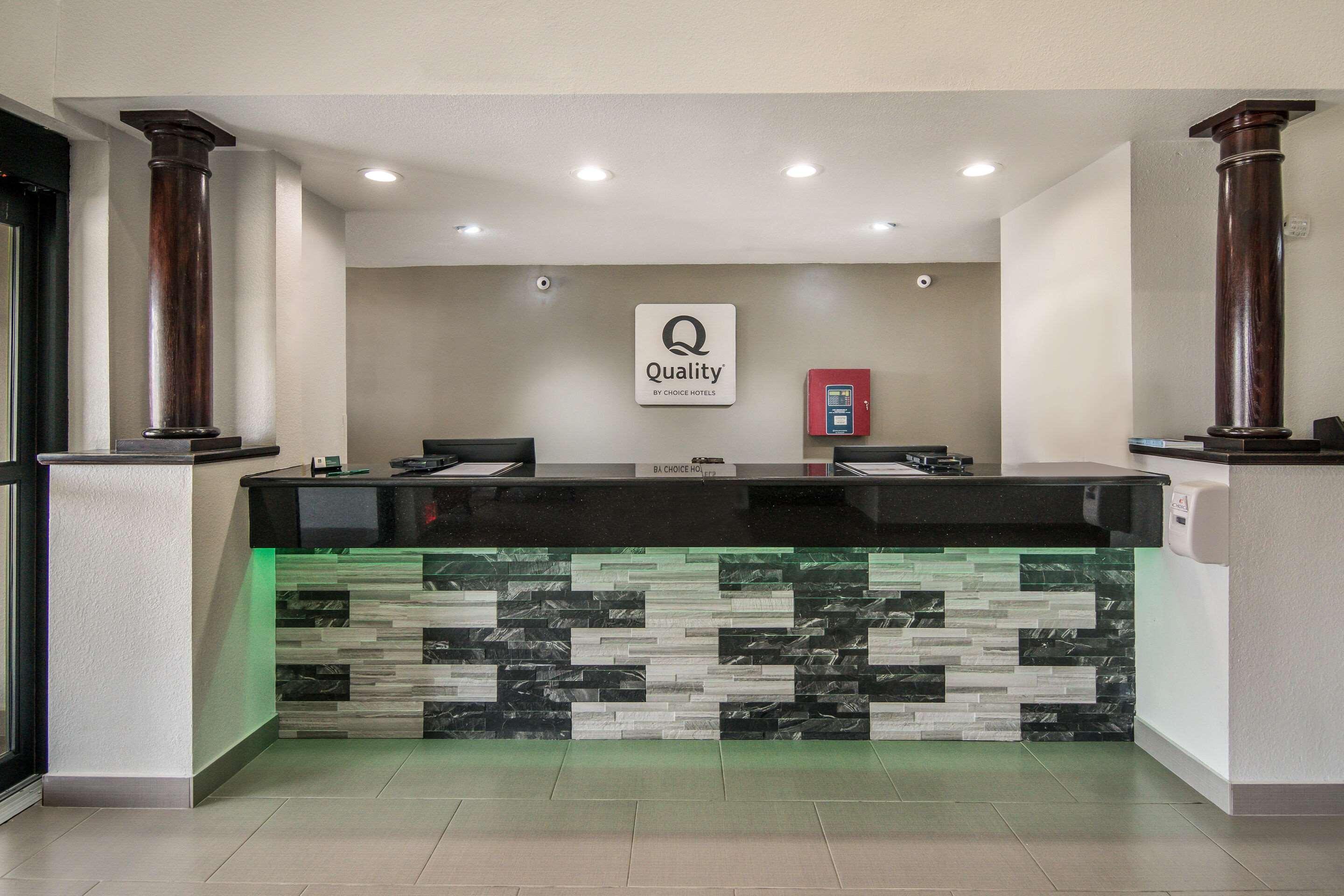 Quality Inn & Suites Fort Worth Exterior photo
