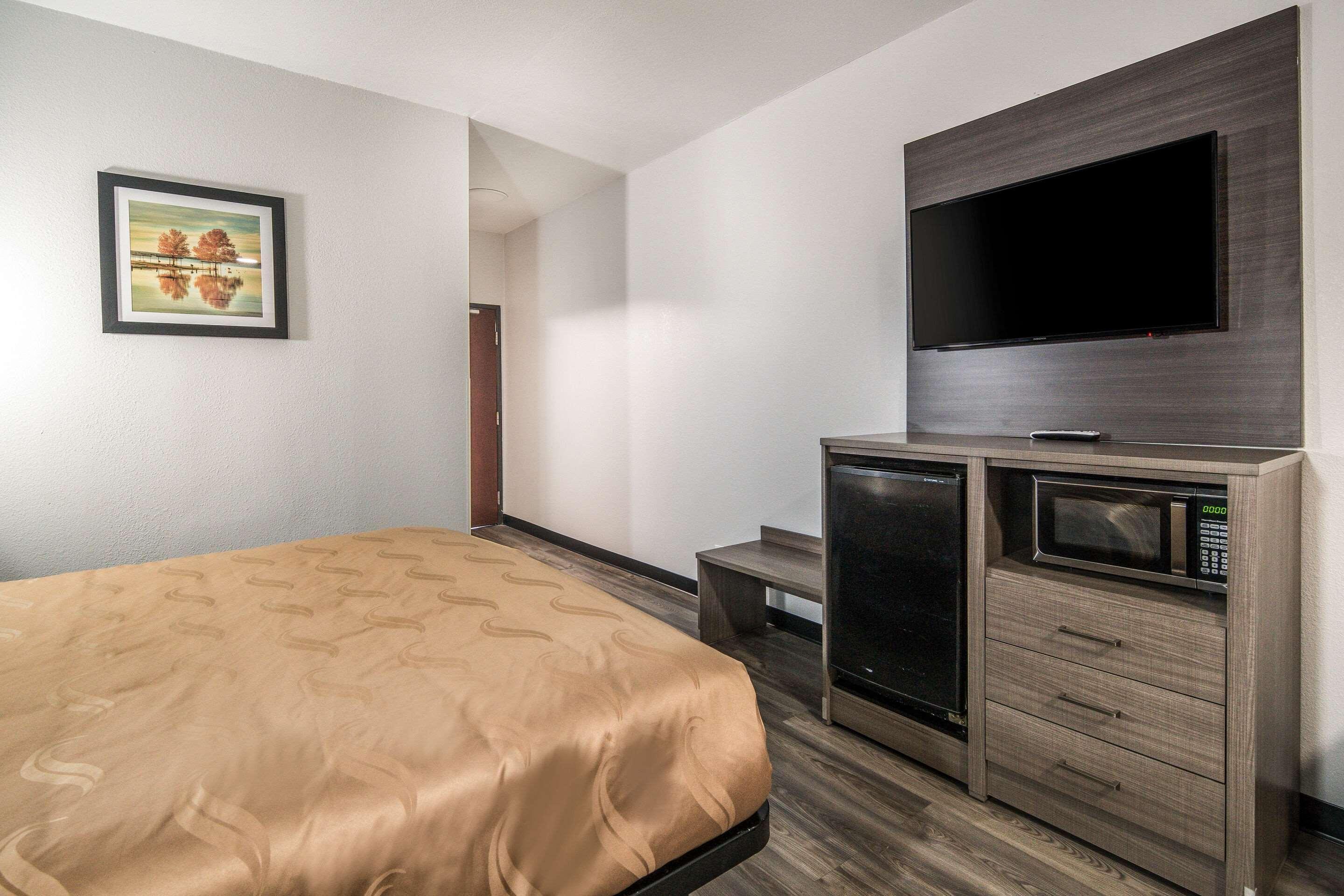 Quality Inn & Suites Fort Worth Exterior photo