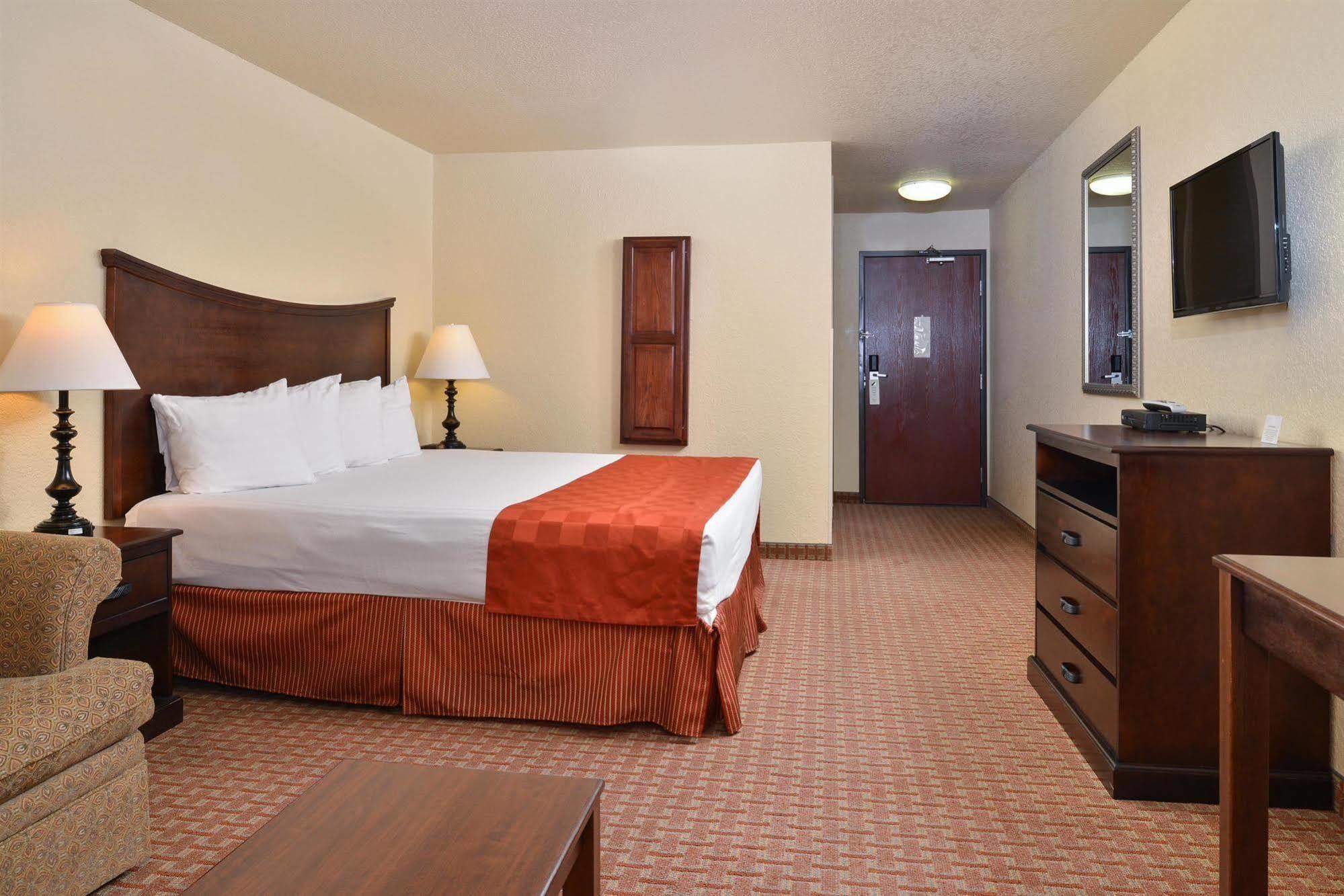 Quality Inn & Suites Fort Worth Exterior photo