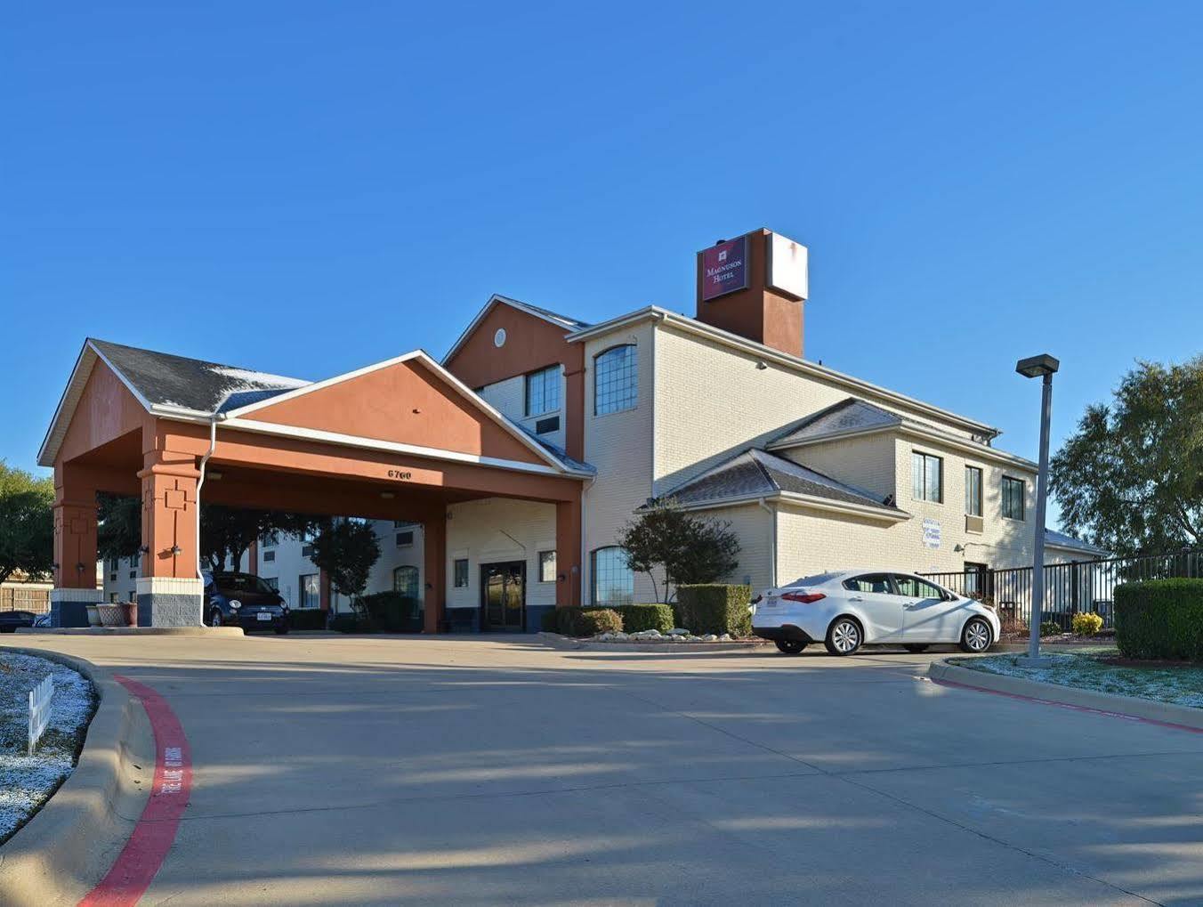 Quality Inn & Suites Fort Worth Exterior photo