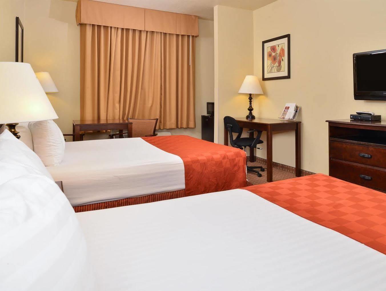 Quality Inn & Suites Fort Worth Exterior photo