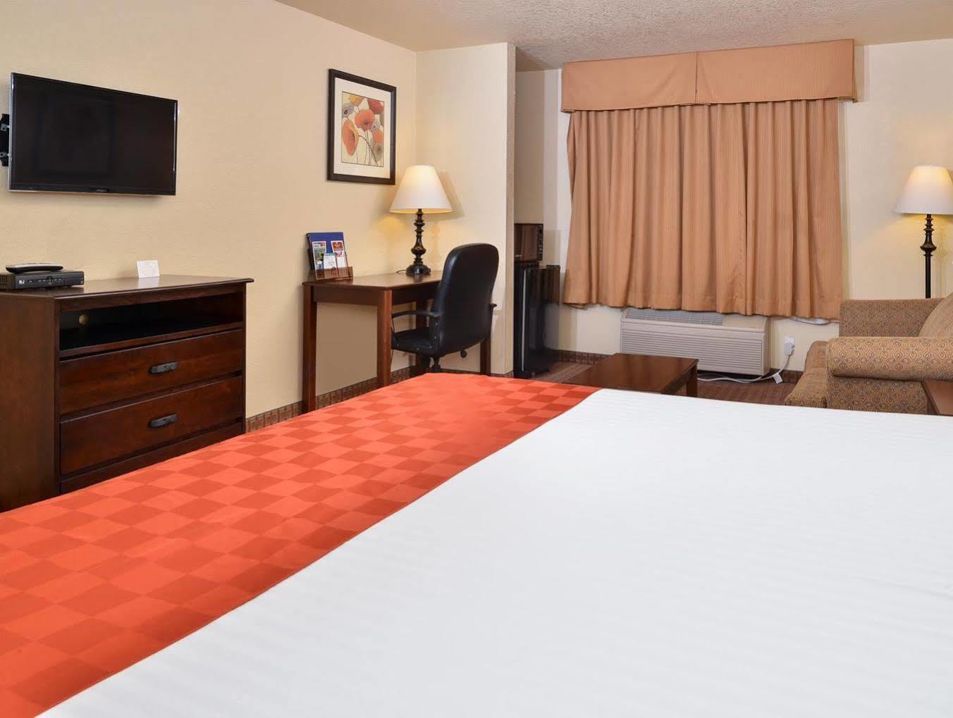 Quality Inn & Suites Fort Worth Exterior photo