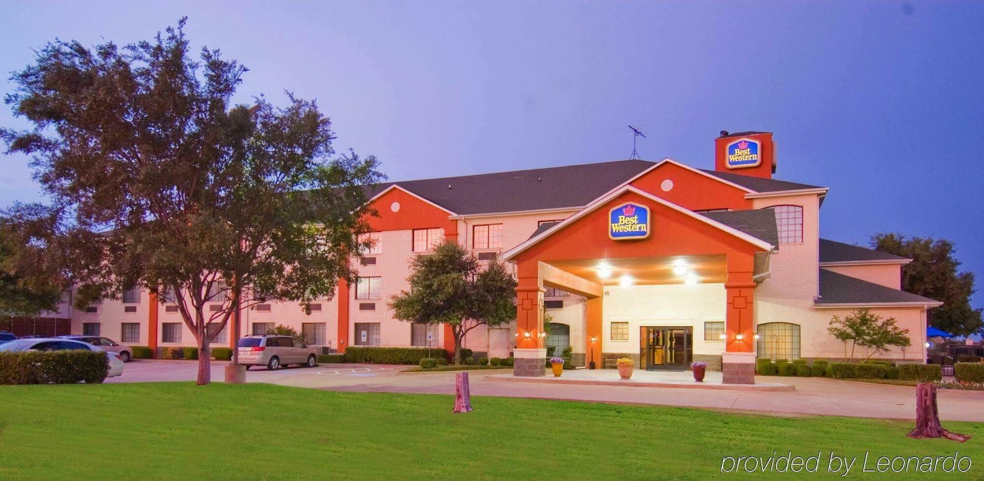 Quality Inn & Suites Fort Worth Exterior photo